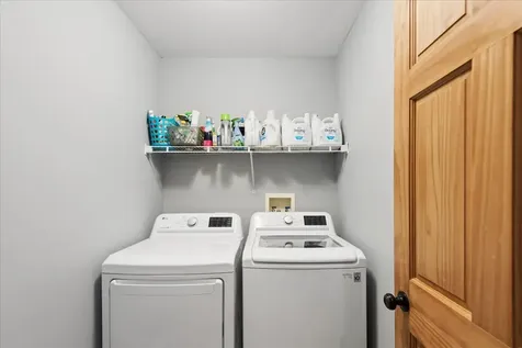 606 South Beacon Lane Round Lake IL 60073
