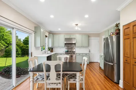 606 South Beacon Lane Round Lake IL 60073