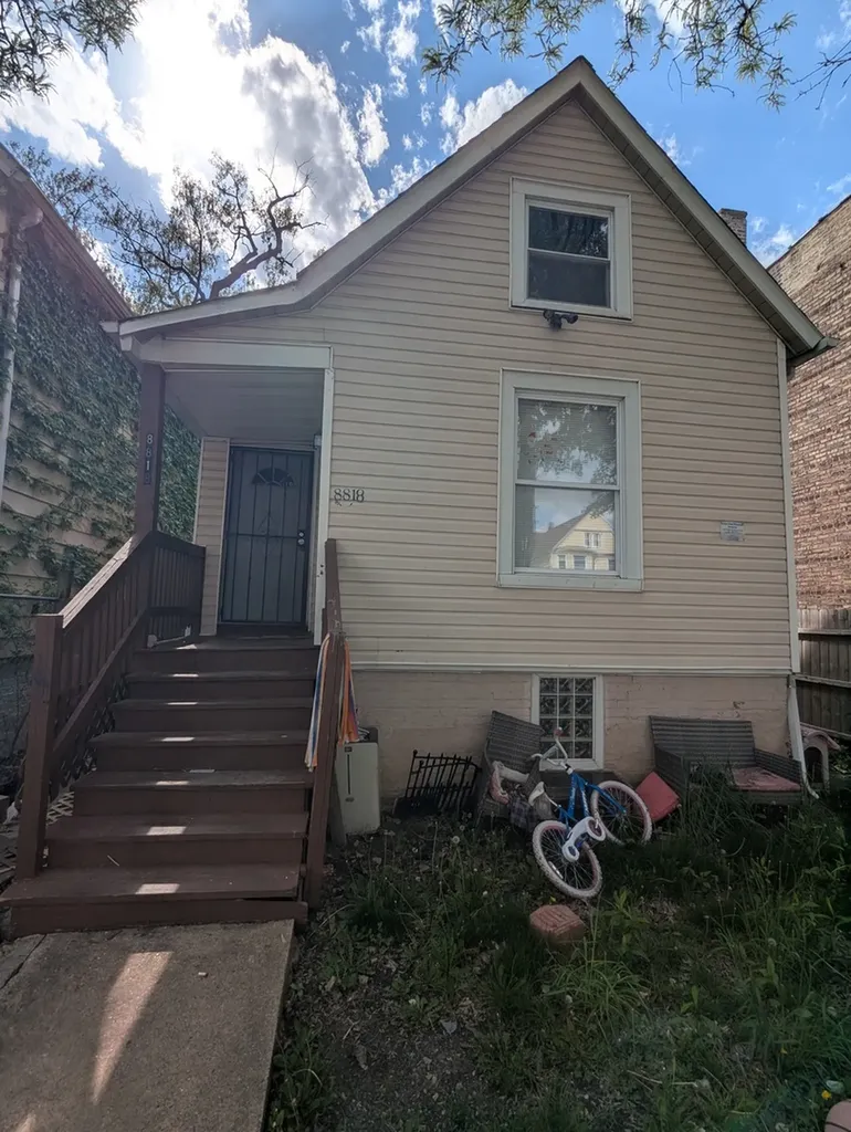 8818 South Carpenter Street Chicago IL 60620