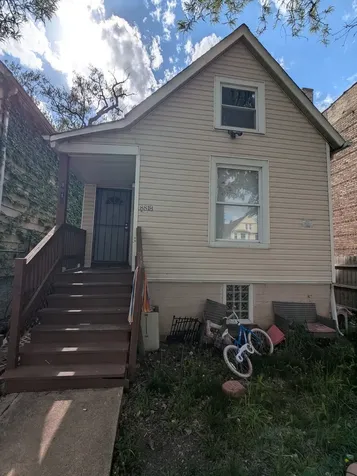 8818 South Carpenter Street Chicago IL 60620