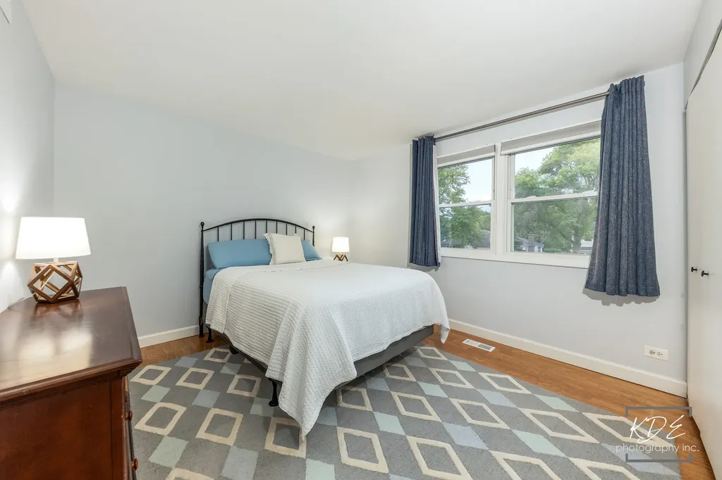 605 Hyde Park Lane Naperville IL 60565