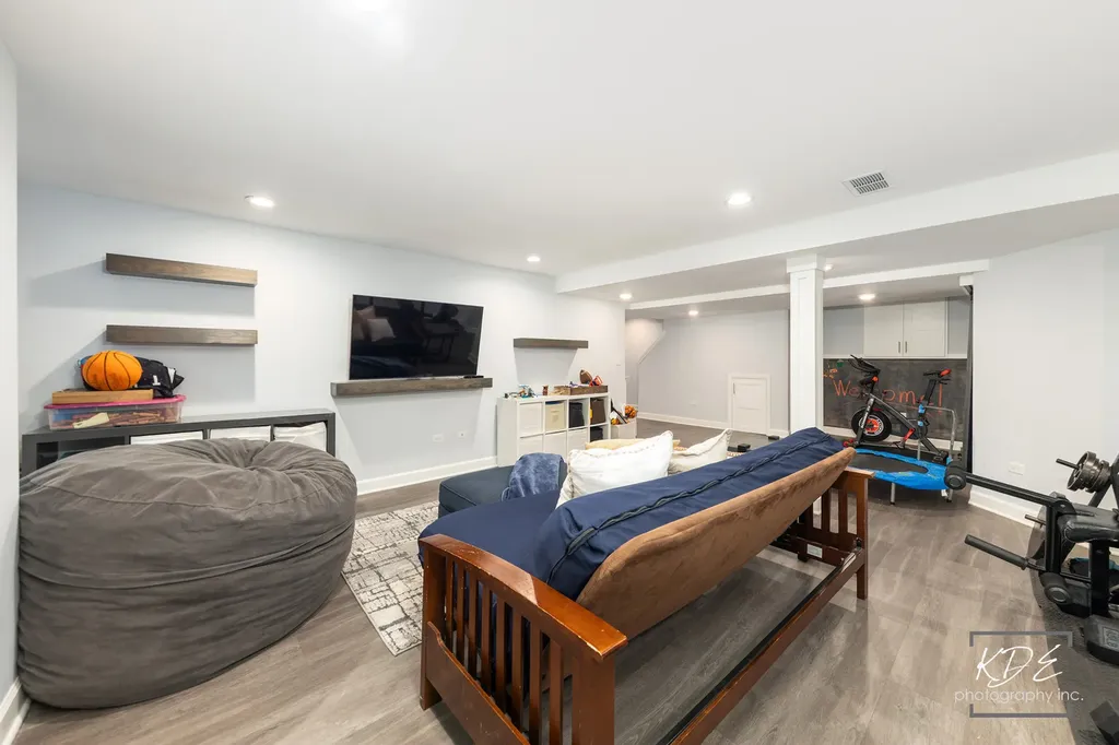 605 Hyde Park Lane Naperville IL 60565