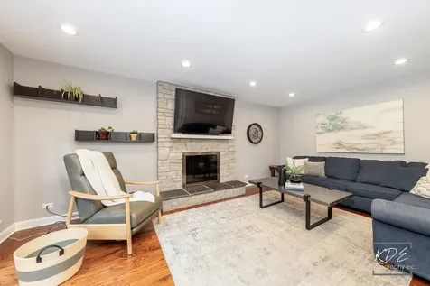 605 Hyde Park Lane Naperville IL 60565