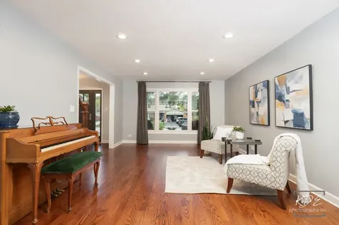 605 Hyde Park Lane Naperville IL 60565