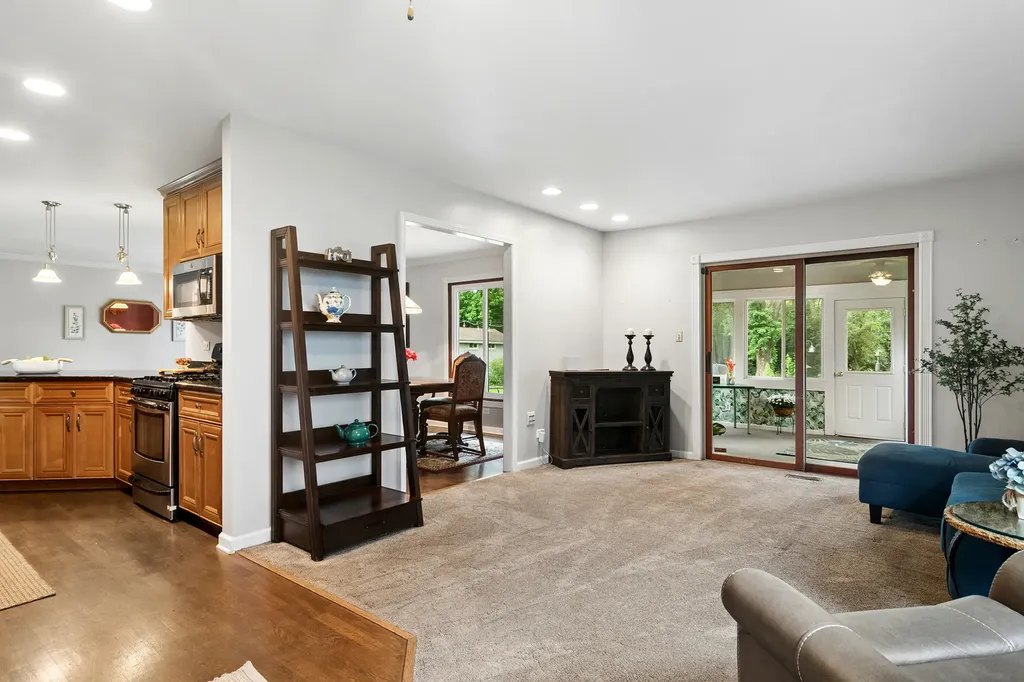 2S155 Mayfield Lane Glen Ellyn IL 60137
