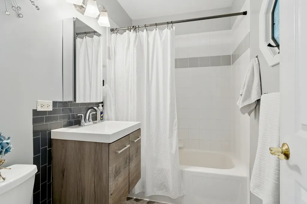 2S155 Mayfield Lane Glen Ellyn IL 60137
