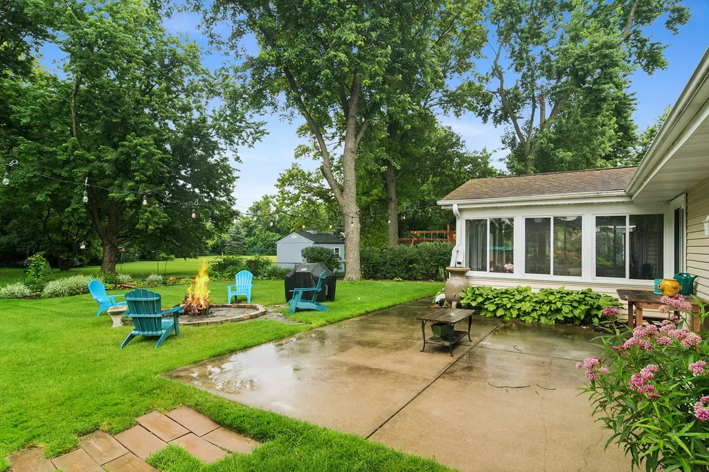 2S155 Mayfield Lane Glen Ellyn IL 60137
