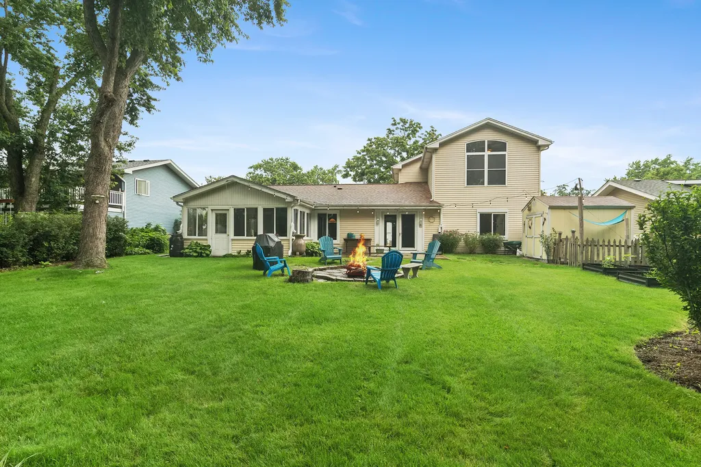 2S155 Mayfield Lane Glen Ellyn IL 60137
