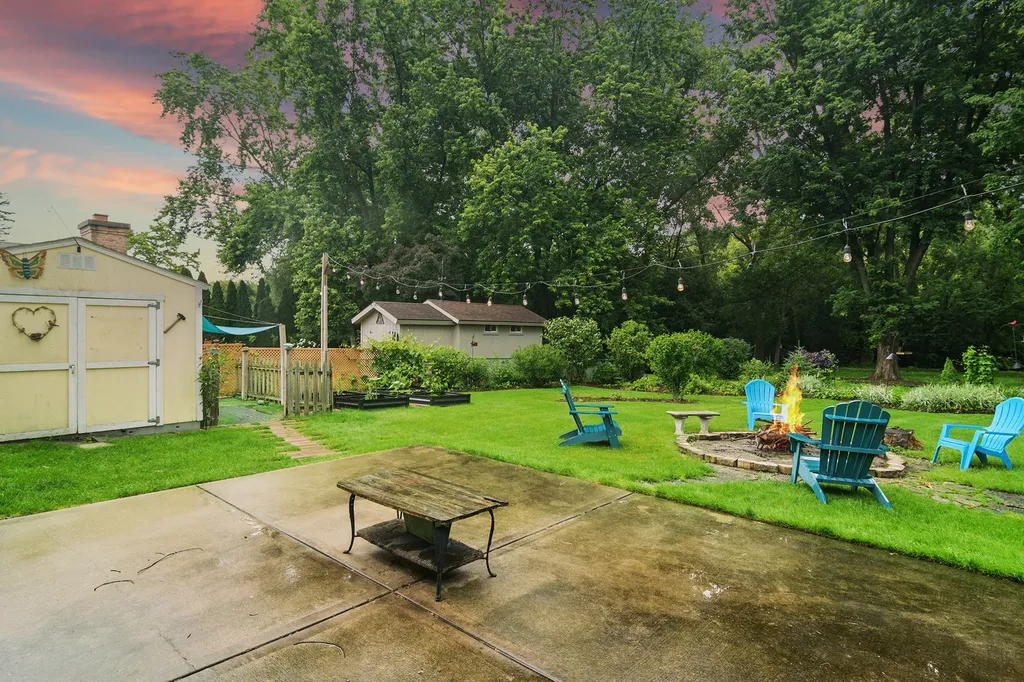 2S155 Mayfield Lane Glen Ellyn IL 60137