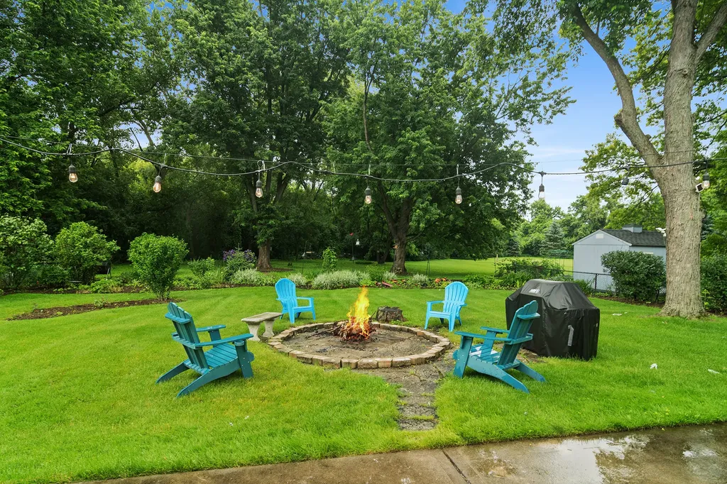2S155 Mayfield Lane Glen Ellyn IL 60137