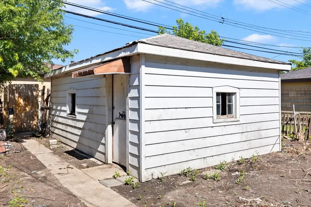 5812 North Oriole Avenue Chicago IL 60631
