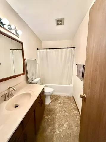 5 Evergreen Circle Savoy IL 61874