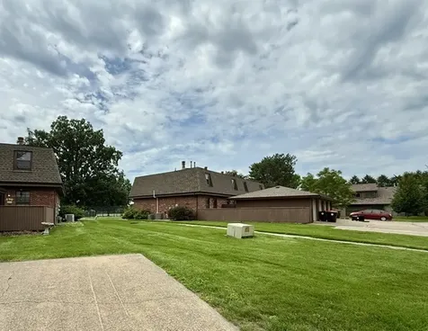 5 Evergreen Circle Savoy IL 61874