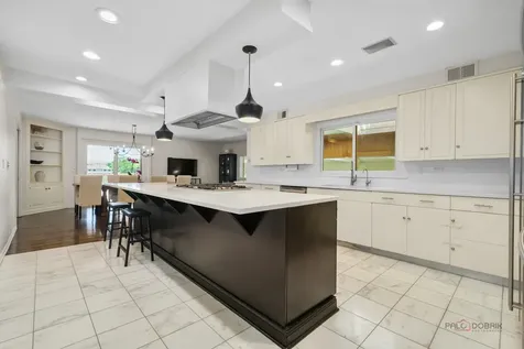 2432 Federal Court Long Grove IL 60047