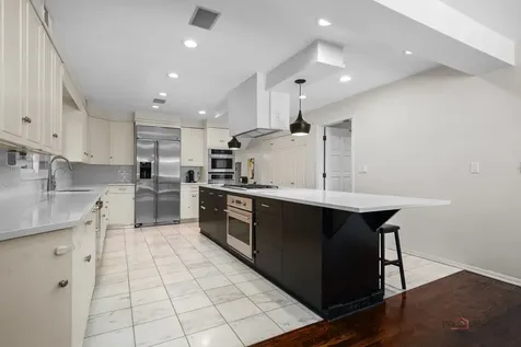 2432 Federal Court Long Grove IL 60047