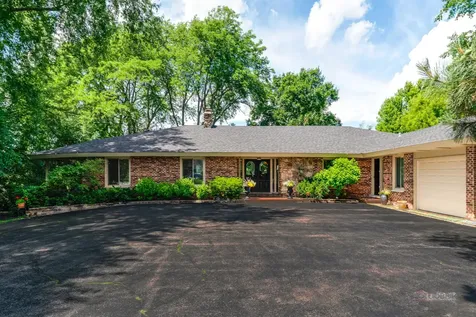 2432 Federal Court Long Grove IL 60047