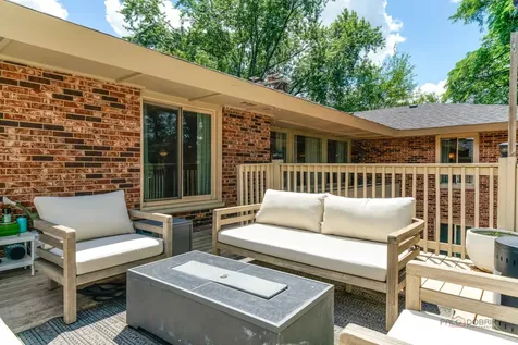 2432 Federal Court Long Grove IL 60047