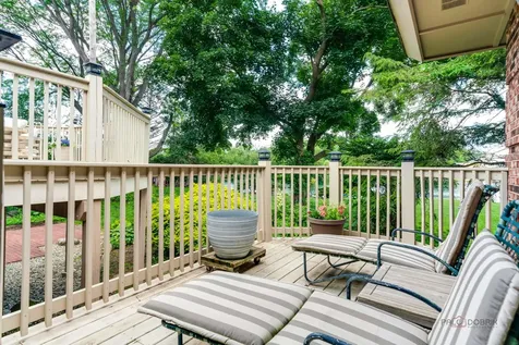 2432 Federal Court Long Grove IL 60047