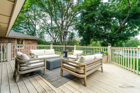 2432 Federal Court Long Grove IL 60047