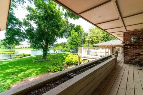 2432 Federal Court Long Grove IL 60047