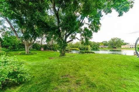 2432 Federal Court Long Grove IL 60047