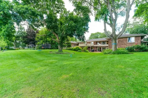 2432 Federal Court Long Grove IL 60047