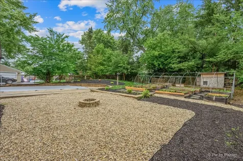 18172 West Twin Lakes Boulevard Grayslake IL 60030