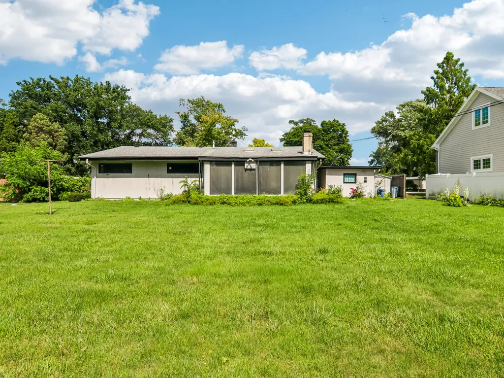 1N570 Forest Avenue Glen Ellyn IL 60137