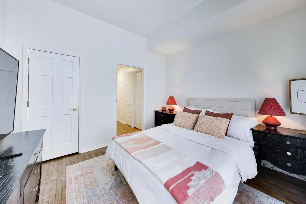351 West Dickens Avenue Chicago IL 60614