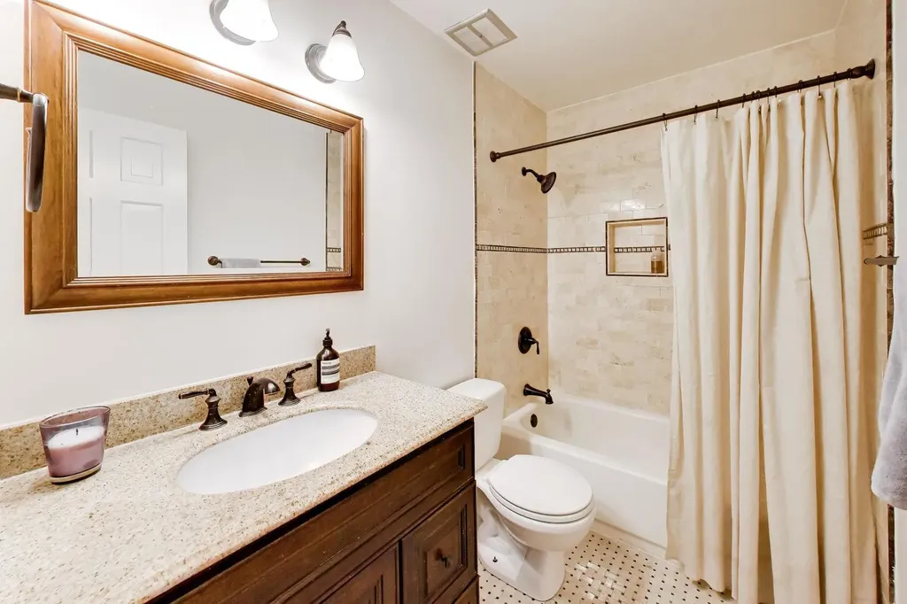 351 West Dickens Avenue Chicago IL 60614