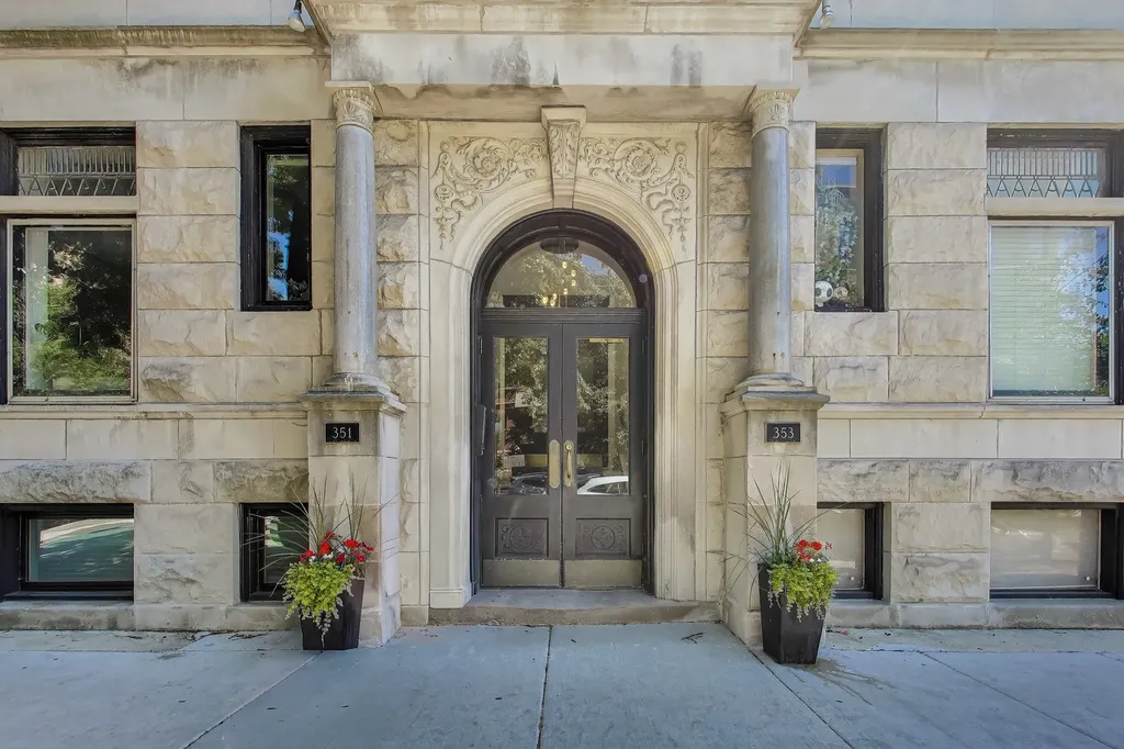 351 West Dickens Avenue Chicago IL 60614
