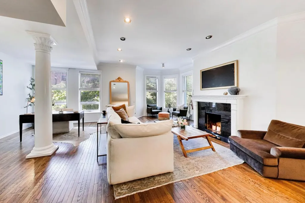 351 West Dickens Avenue Chicago IL 60614