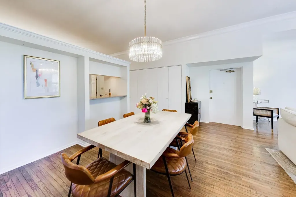 351 West Dickens Avenue Chicago IL 60614