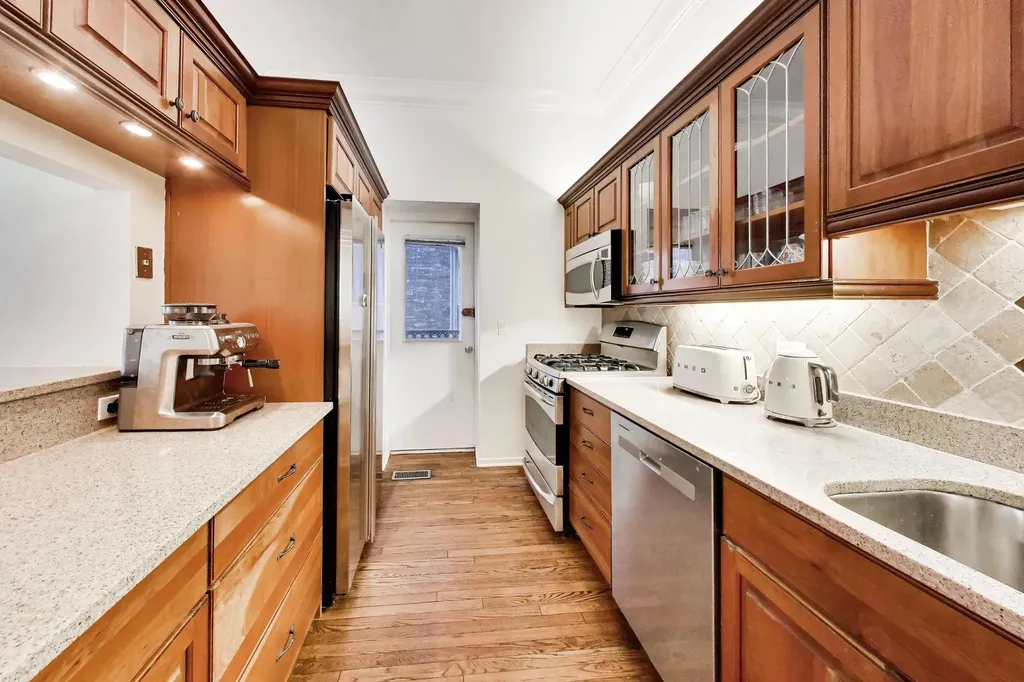 351 West Dickens Avenue Chicago IL 60614