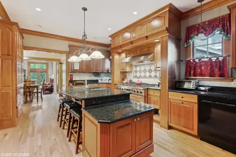 142 Akenside Road Riverside IL 60546