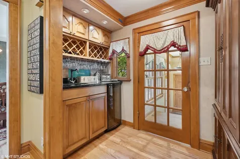 142 Akenside Road Riverside IL 60546
