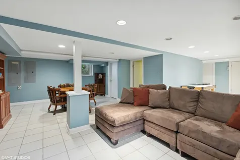 142 Akenside Road Riverside IL 60546