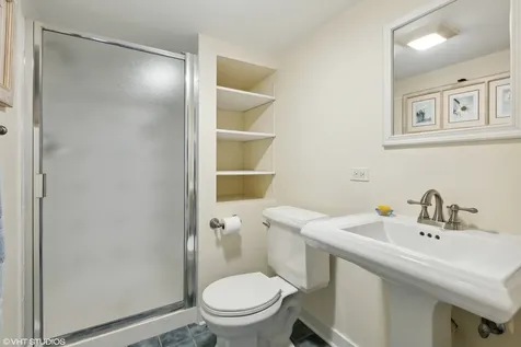 142 Akenside Road Riverside IL 60546