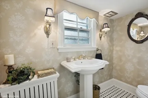 142 Akenside Road Riverside IL 60546