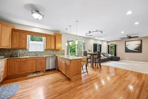 5105 West Flanders Road Mchenry IL 60050
