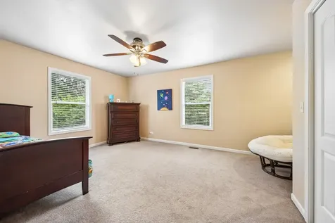 5105 West Flanders Road Mchenry IL 60050