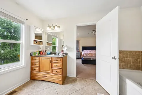 5105 West Flanders Road Mchenry IL 60050