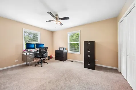 5105 West Flanders Road Mchenry IL 60050