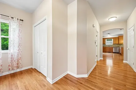 5105 West Flanders Road Mchenry IL 60050