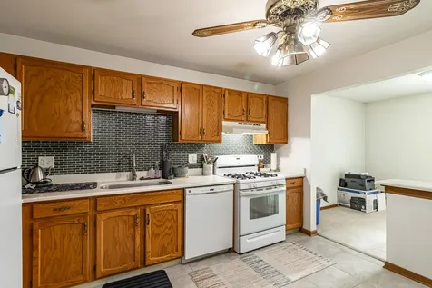 906 Cross Creek Drive Roselle IL 60172