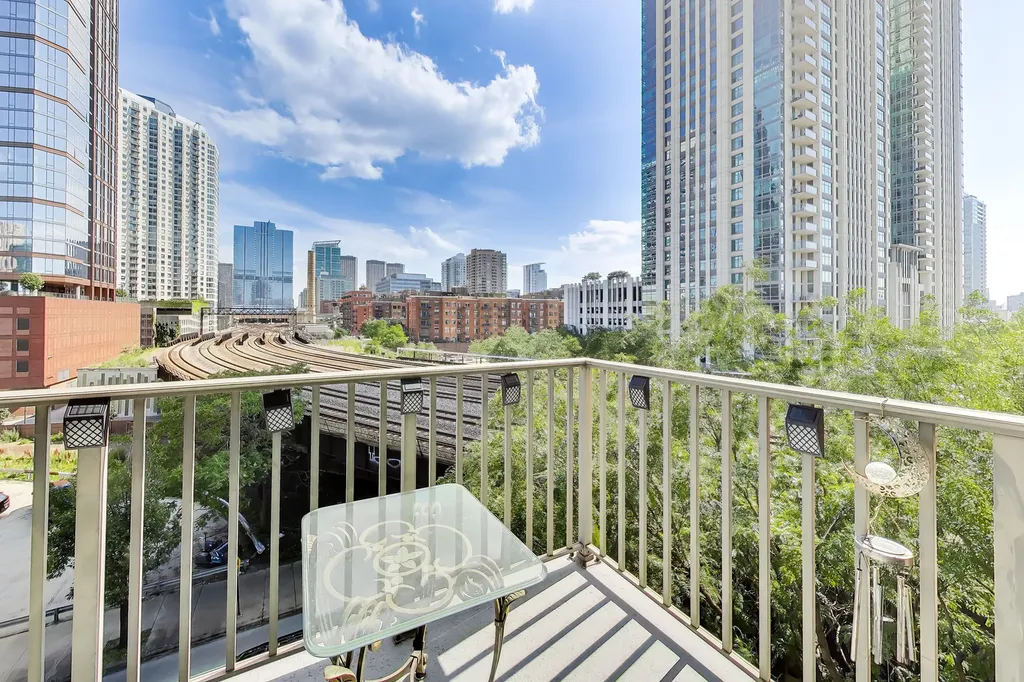 400 North Clinton Street Chicago IL 60654