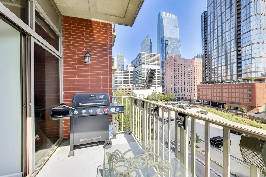 400 North Clinton Street Chicago IL 60654