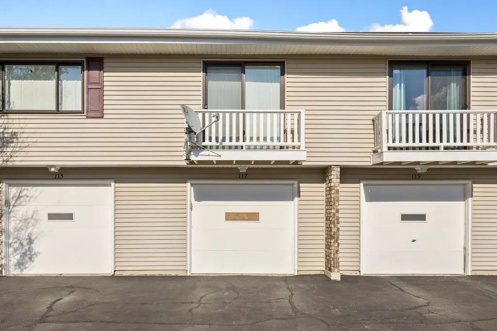 117 Cotuit Court Schaumburg IL 60193