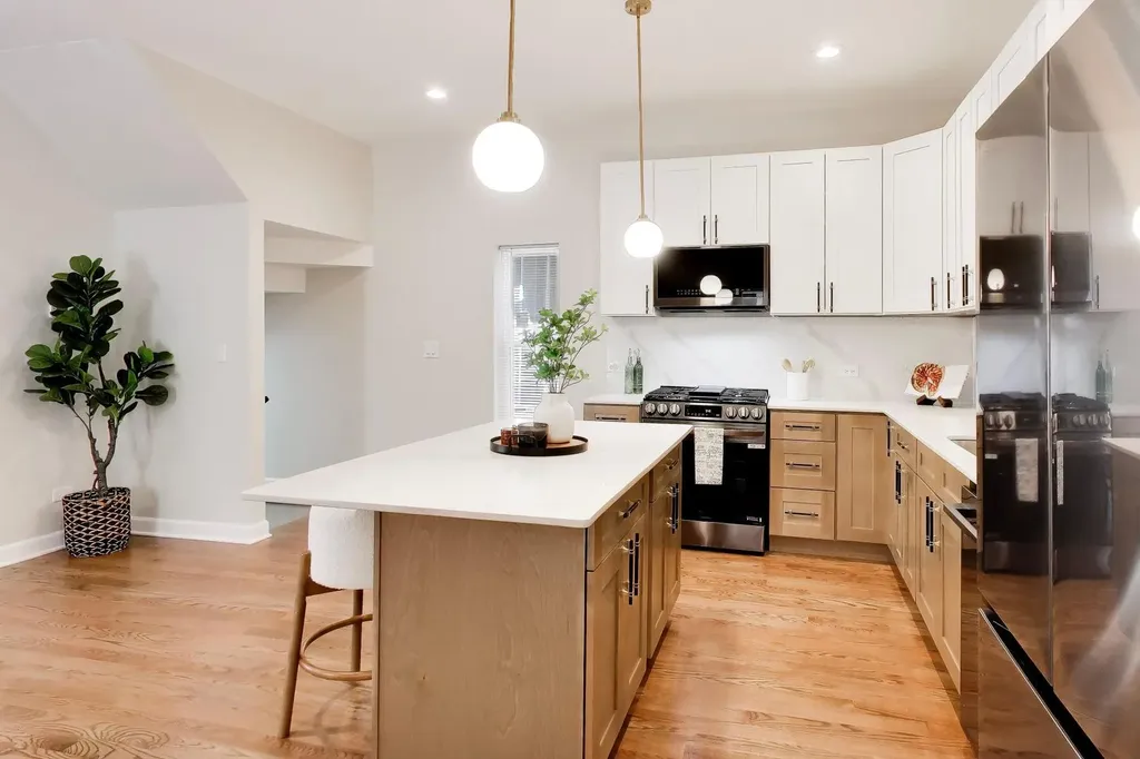 1033 South Claremont Avenue Chicago IL 60612
