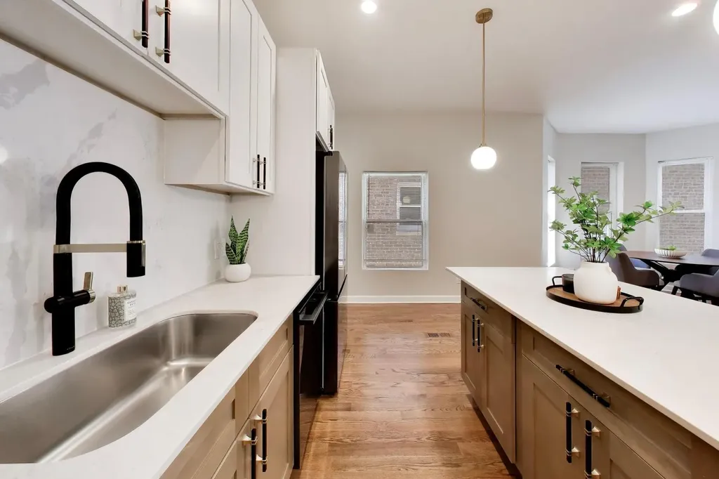 1033 South Claremont Avenue Chicago IL 60612